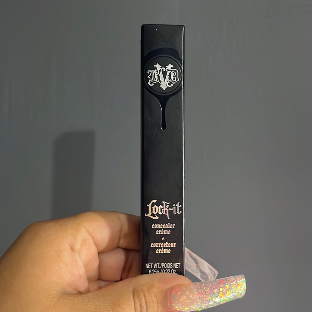 Kat Von D Lock it concealer